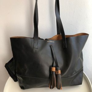 Leather Tote /w tassel detail